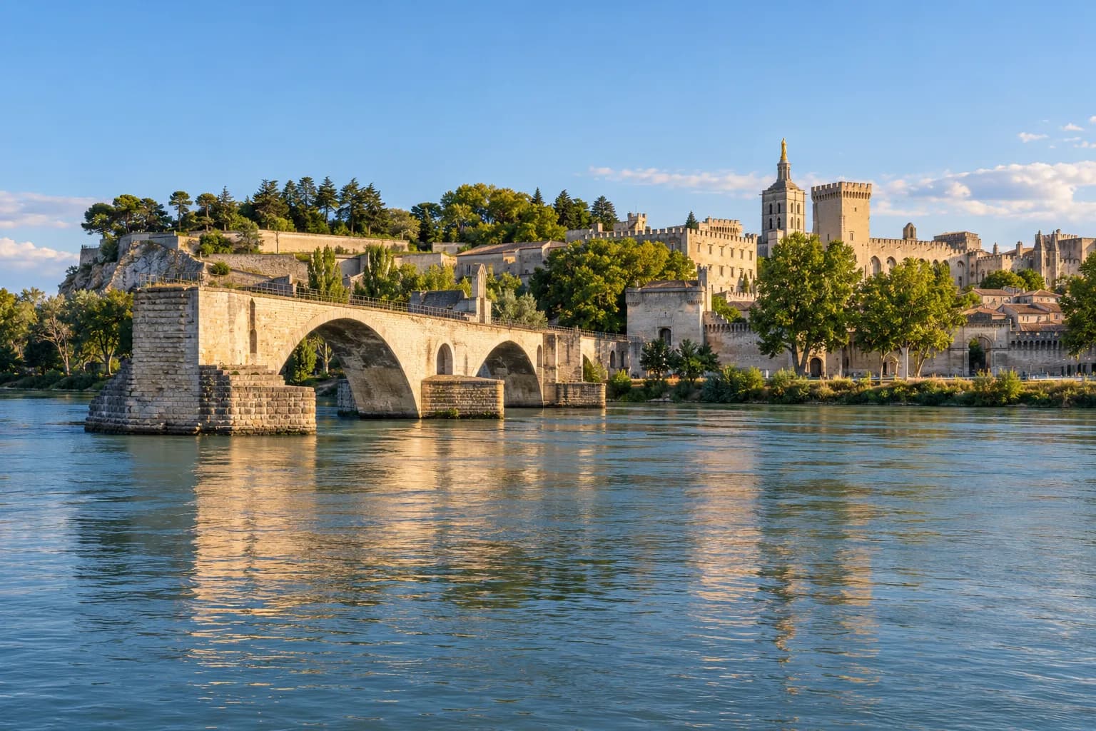 AI ilustrace Avignonu a historického mostu nad Rhône