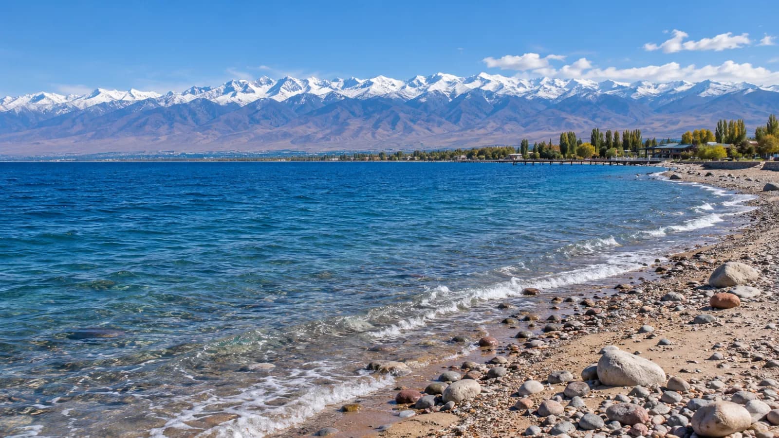 AI ilustrace Issyk-Kul · Čolpon-Ata: kulturní a krajinná ilustrace, nikoli záznam dnešních podmínek