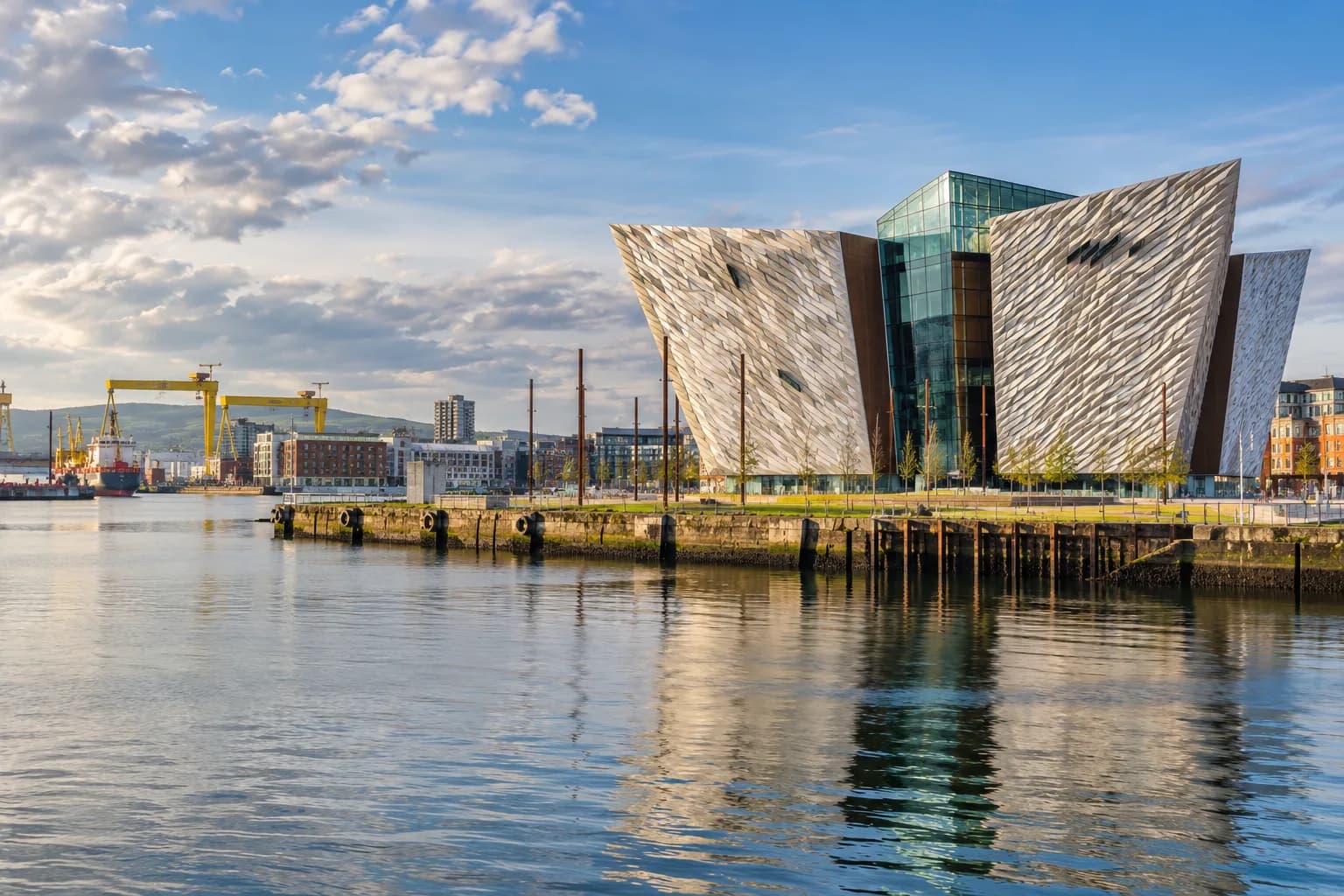 AI ilustrace města Belfast, Titanic Quarter