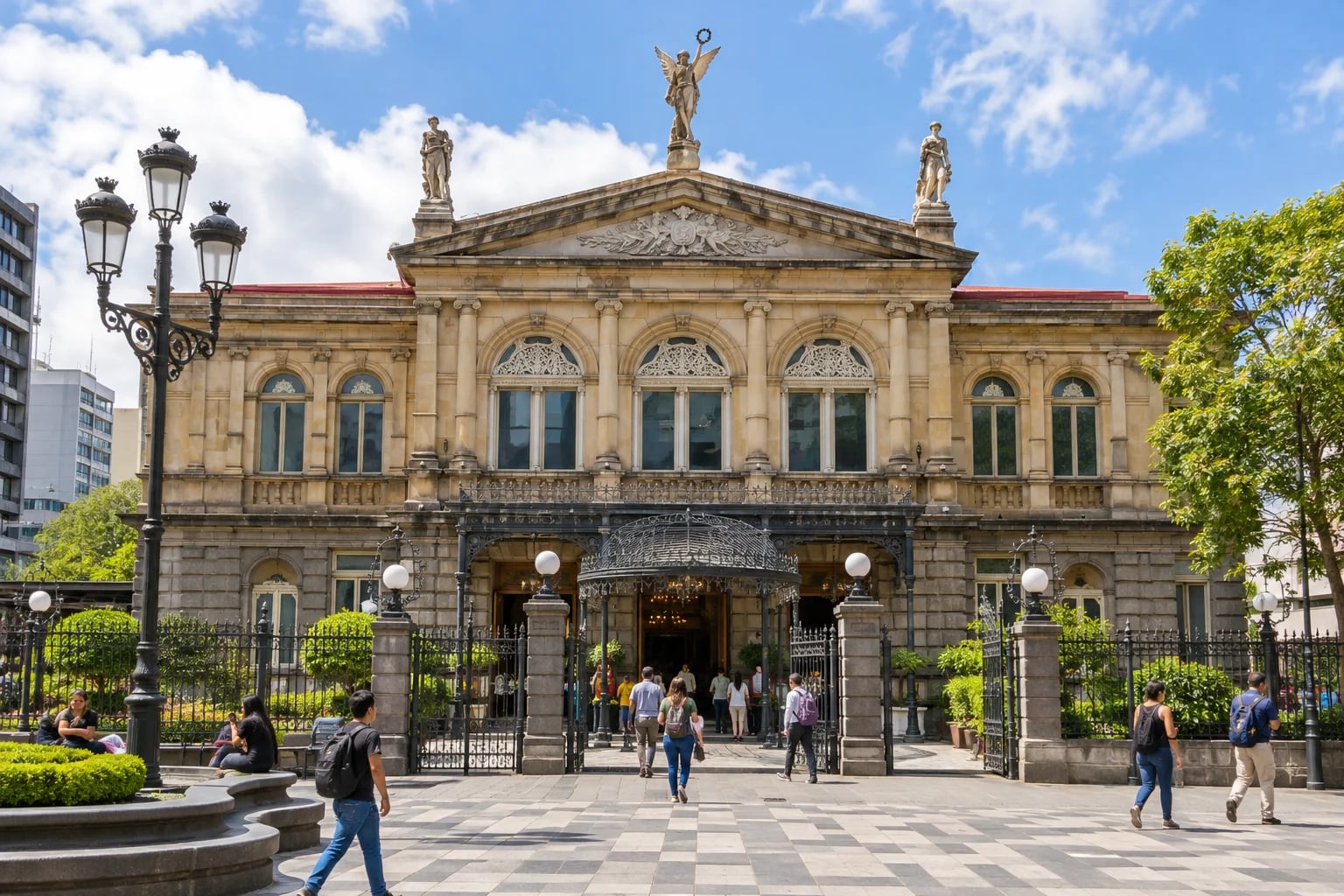 Teatro Nacional a Plaza de la Cultura v San José