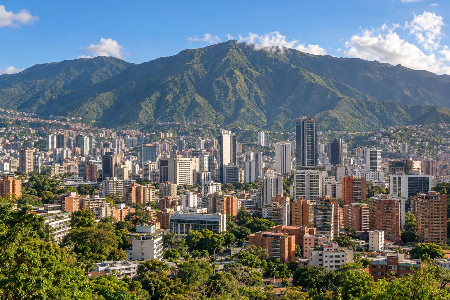 Caracas v údolí pod horou El Ávila